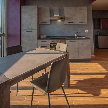 Crystal Tower M&M Apartment Treviolo Екстериор снимка