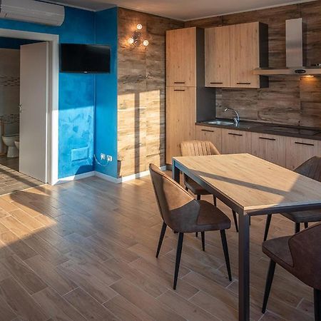 Crystal Tower M&M Apartment Treviolo Екстериор снимка