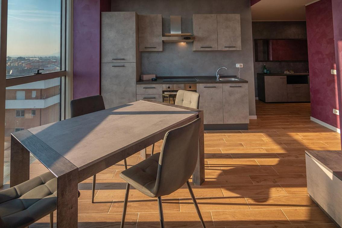 Crystal Tower M&M Apartment Treviolo Екстериор снимка