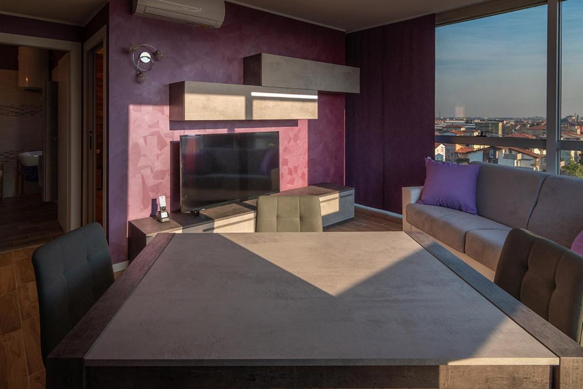 Crystal Tower M&M Apartment Treviolo Екстериор снимка