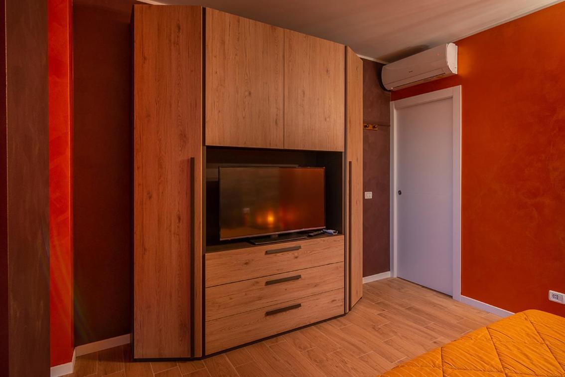 Crystal Tower M&M Apartment Treviolo Екстериор снимка