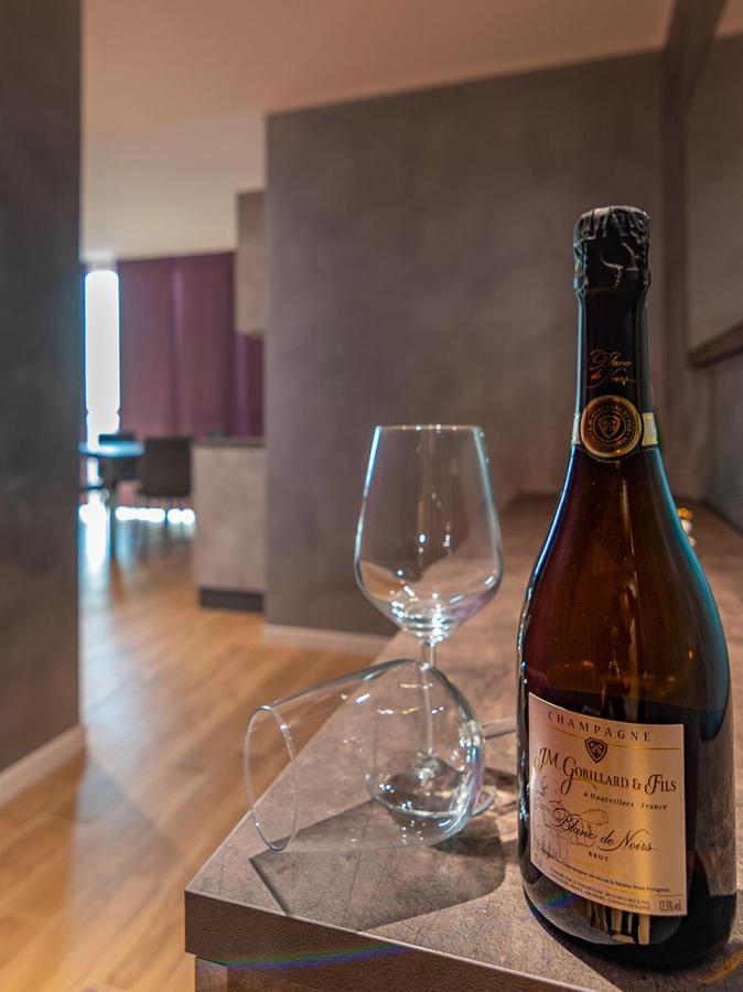 Crystal Tower M&M Apartment Treviolo Екстериор снимка
