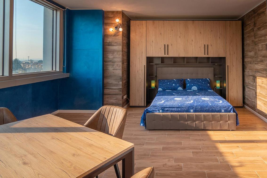 Crystal Tower M&M Apartment Treviolo Екстериор снимка